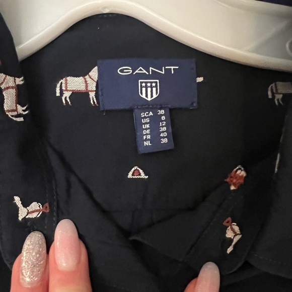 Gant Women's navy Button Down Shirt with Horse motif sz 38 (M/L) NWT - Picture 9 of 10